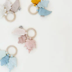 Rattle, Leaves - OCS Mix Rose -Camcam Copenhagen Store 1017 33 02