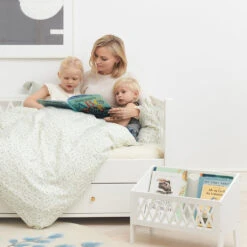 Harlequin Book Bench, FSC Mix - White 8 Harlequin Book Bench, FSC Mix - White -Camcam Copenhagen Store 2021 23 LIFESTYLE 1