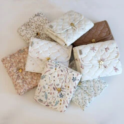 Changing Mat, Quilted - OCS Windflower Creme -Camcam Copenhagen Store 301 Quilted Changing Mats 2c5faf42 2e6a 45e6 932b 8bc07eca7851