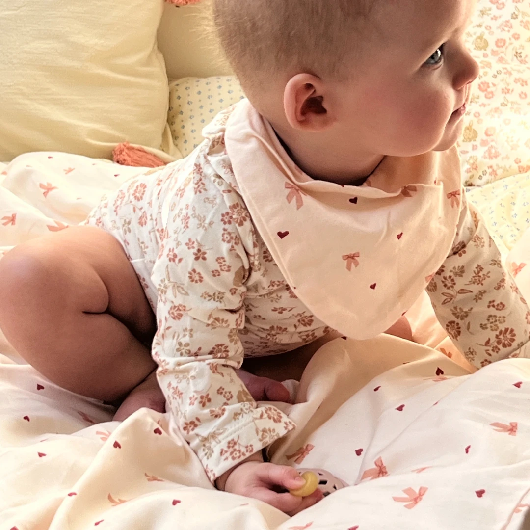 Bandana Bib, Jersey, 2-Pack - GOTS - Bows 3 Bandana Bib, Jersey, 2-Pack - GOTS - Bows - Image 3